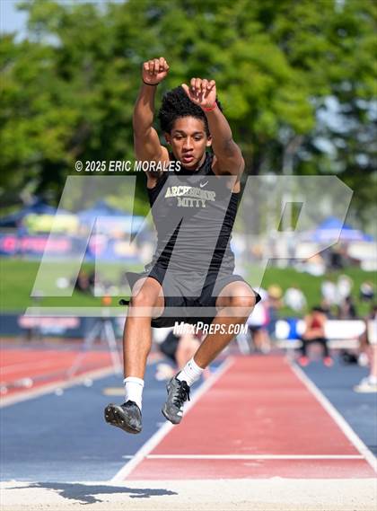 Thumbnail 3 in West Coast Relays photogallery.