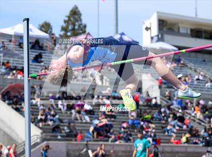 Thumbnail 3 in West Coast Relays photogallery.