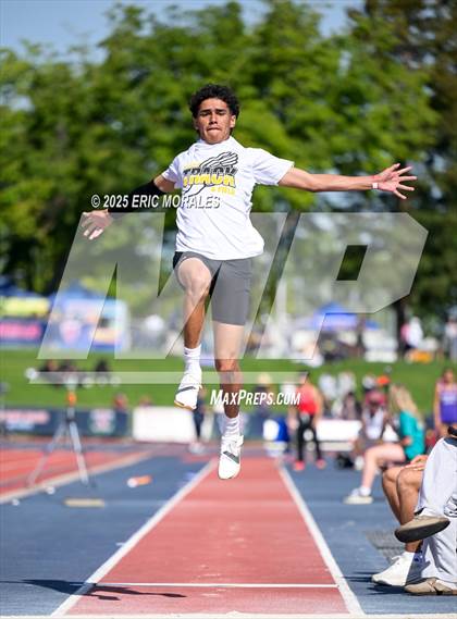 Thumbnail 2 in West Coast Relays photogallery.