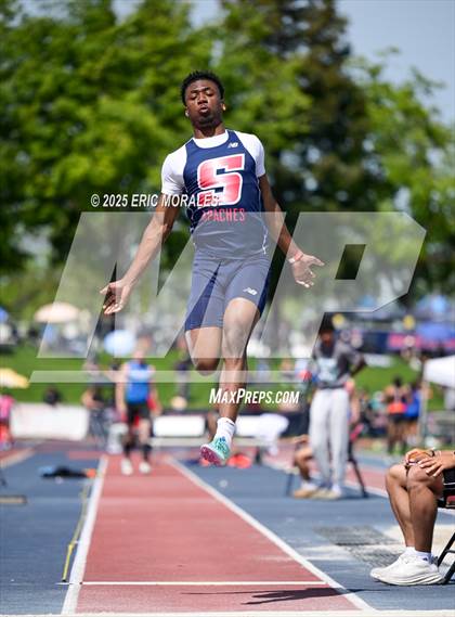 Thumbnail 2 in West Coast Relays photogallery.