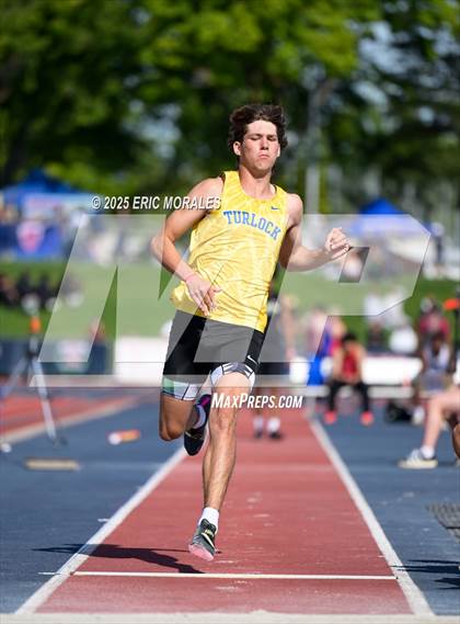 Thumbnail 3 in West Coast Relays photogallery.