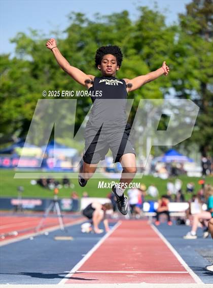 Thumbnail 3 in West Coast Relays photogallery.