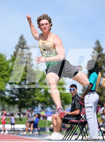 Thumbnail 1 in West Coast Relays photogallery.