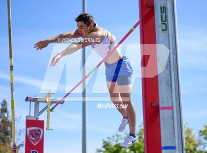 Thumbnail 1 in West Coast Relays photogallery.
