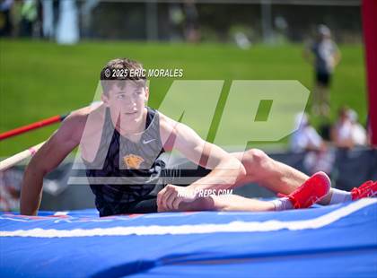 Thumbnail 1 in West Coast Relays photogallery.