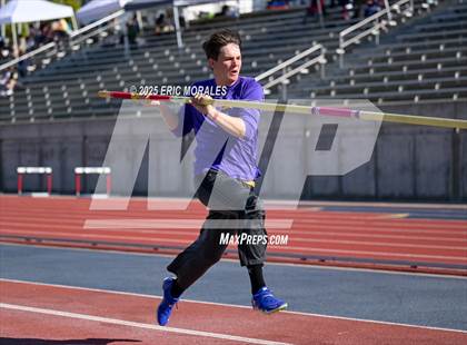 Thumbnail 2 in West Coast Relays photogallery.