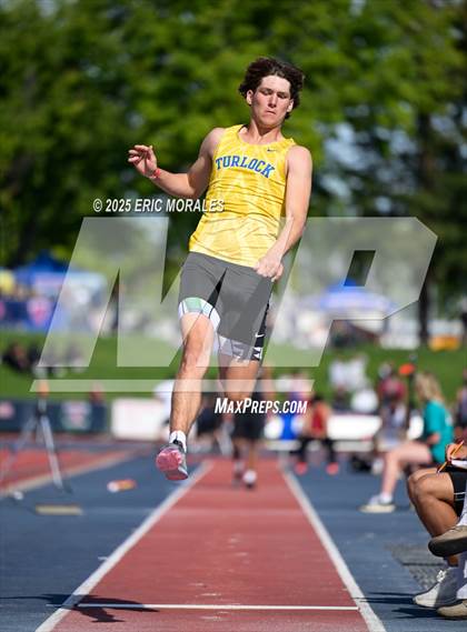 Thumbnail 1 in West Coast Relays photogallery.