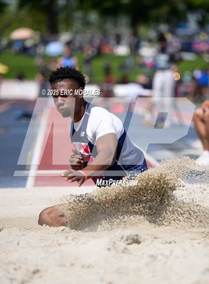 Thumbnail 1 in West Coast Relays photogallery.