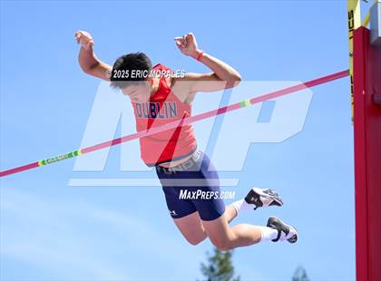 Thumbnail 1 in West Coast Relays photogallery.