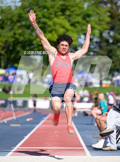 Thumbnail 3 in West Coast Relays photogallery.