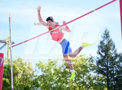 Thumbnail 3 in West Coast Relays photogallery.