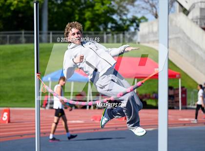 Thumbnail 2 in West Coast Relays photogallery.
