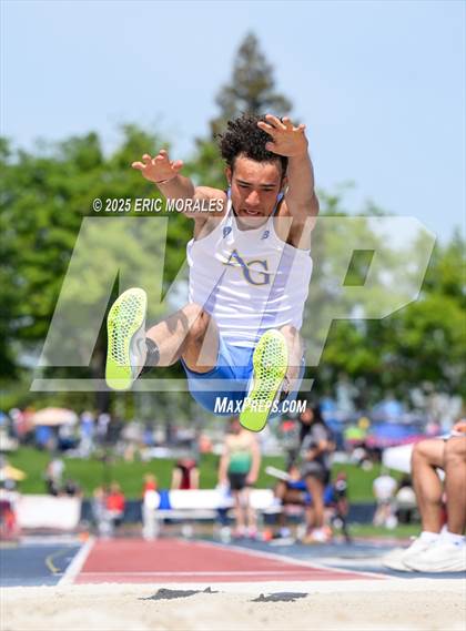 Thumbnail 1 in West Coast Relays photogallery.