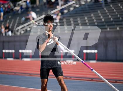 Thumbnail 2 in West Coast Relays photogallery.