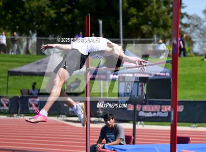Thumbnail 3 in West Coast Relays photogallery.