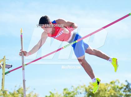 Thumbnail 1 in West Coast Relays photogallery.