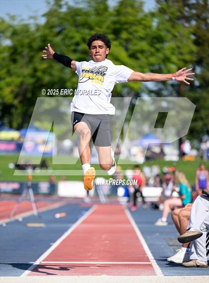 Thumbnail 3 in West Coast Relays photogallery.