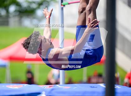 Thumbnail 3 in West Coast Relays photogallery.