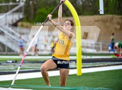 Thumbnail 1 in Yorktown Triangular (Pole Vault) photogallery.