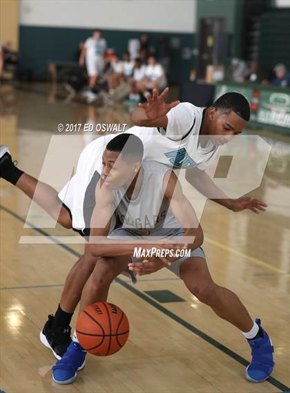 Thumbnail 2 in Deer Valley vs. Newark Memorial (Gauchos Holiday Hoops Classic) photogallery.