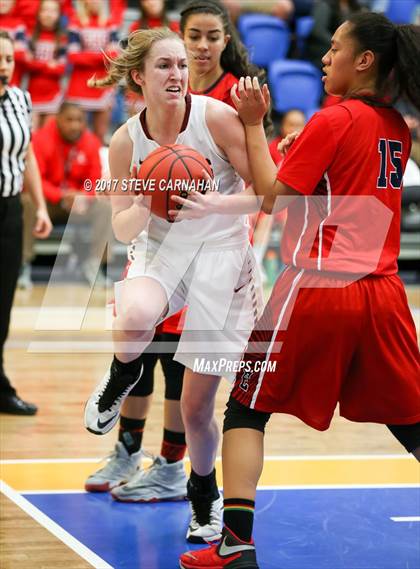 Thumbnail 1 in East vs Mountain View (UHSAA 1st Round) photogallery.