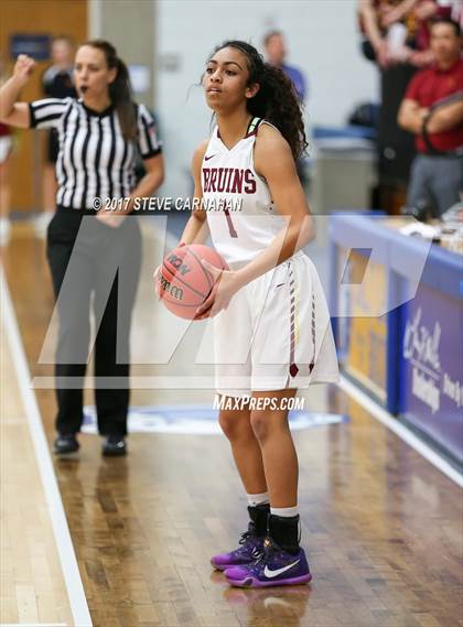 Thumbnail 1 in East vs Mountain View (UHSAA 1st Round) photogallery.