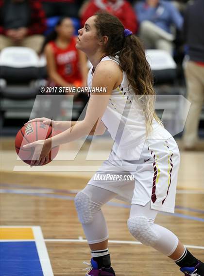 Thumbnail 1 in East vs Mountain View (UHSAA 1st Round) photogallery.