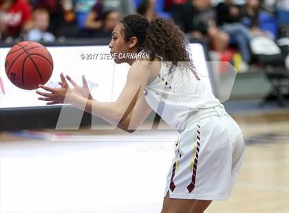 Thumbnail 1 in East vs Mountain View (UHSAA 1st Round) photogallery.