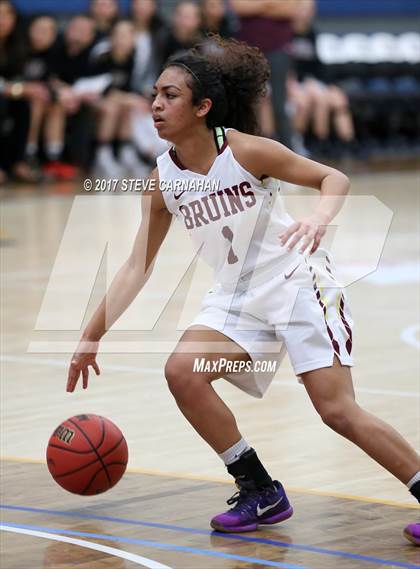 Thumbnail 3 in East vs Mountain View (UHSAA 1st Round) photogallery.