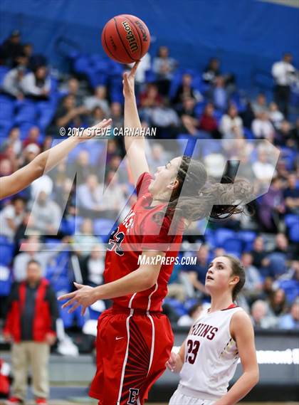 Thumbnail 1 in East vs Mountain View (UHSAA 1st Round) photogallery.