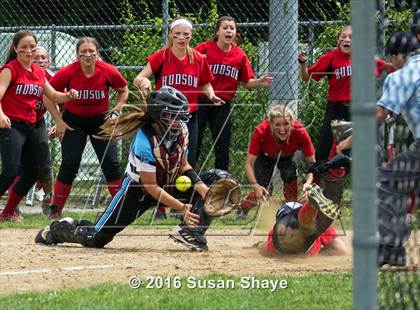 Thumbnail 2 in Holy Name Central Catholic @ Hudson (MIAA Division 1 Central Quarterfinal) photogallery.