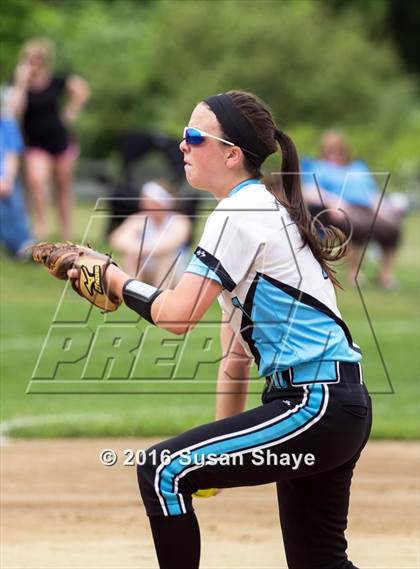 Thumbnail 2 in Holy Name Central Catholic @ Hudson (MIAA Division 1 Central Quarterfinal) photogallery.