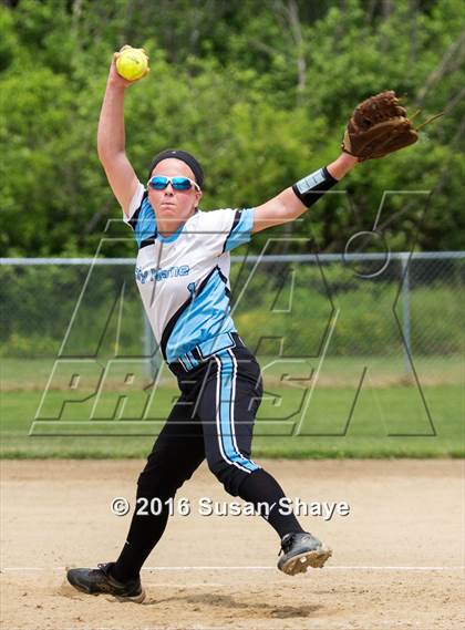 Thumbnail 1 in Holy Name Central Catholic @ Hudson (MIAA Division 1 Central Quarterfinal) photogallery.