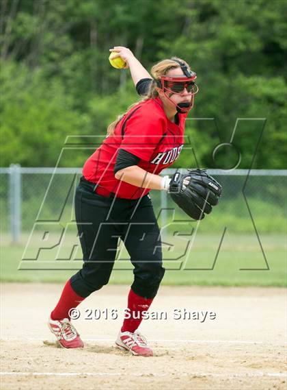 Thumbnail 1 in Holy Name Central Catholic @ Hudson (MIAA Division 1 Central Quarterfinal) photogallery.