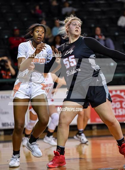 Thumbnail 1 in Winnsboro vs. Queen City (UIL 3A Bi-District Playoff) photogallery.