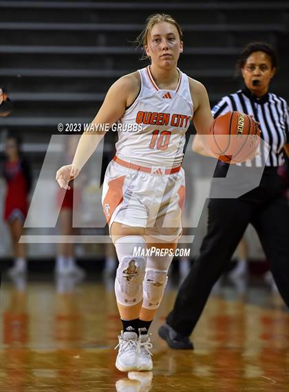Thumbnail 3 in Winnsboro vs. Queen City (UIL 3A Bi-District Playoff) photogallery.
