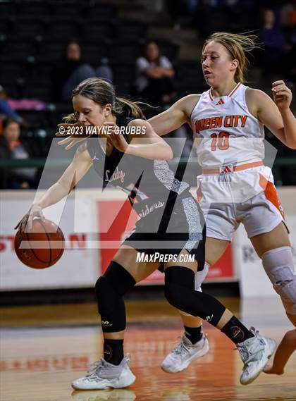 Thumbnail 1 in Winnsboro vs. Queen City (UIL 3A Bi-District Playoff) photogallery.
