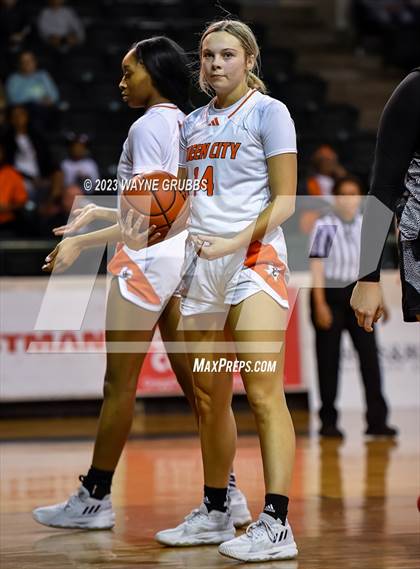 Thumbnail 1 in Winnsboro vs. Queen City (UIL 3A Bi-District Playoff) photogallery.