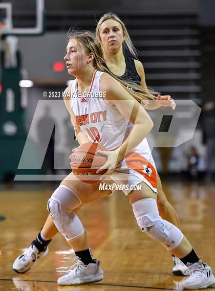Thumbnail 2 in Winnsboro vs. Queen City (UIL 3A Bi-District Playoff) photogallery.