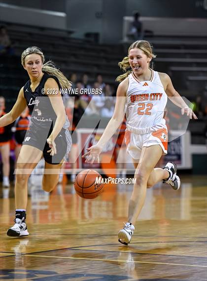 Thumbnail 2 in Winnsboro vs. Queen City (UIL 3A Bi-District Playoff) photogallery.
