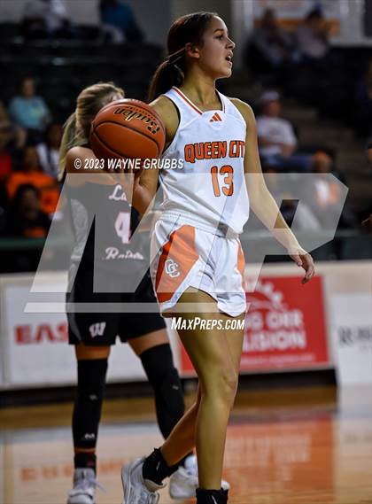 Thumbnail 1 in Winnsboro vs. Queen City (UIL 3A Bi-District Playoff) photogallery.