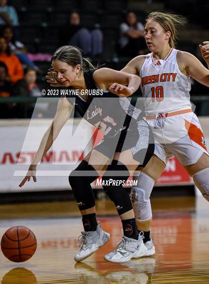 Thumbnail 2 in Winnsboro vs. Queen City (UIL 3A Bi-District Playoff) photogallery.