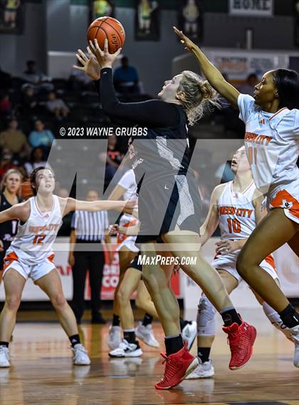Thumbnail 1 in Winnsboro vs. Queen City (UIL 3A Bi-District Playoff) photogallery.
