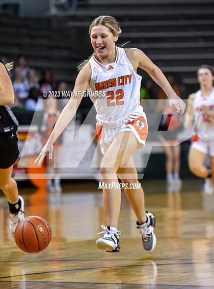 Thumbnail 1 in Winnsboro vs. Queen City (UIL 3A Bi-District Playoff) photogallery.