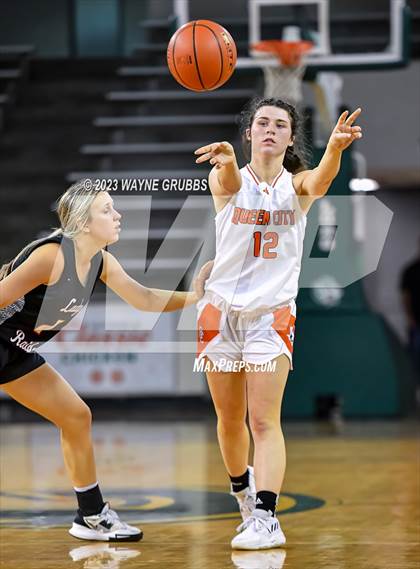 Thumbnail 3 in Winnsboro vs. Queen City (UIL 3A Bi-District Playoff) photogallery.