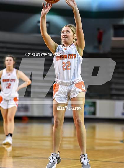 Thumbnail 3 in Winnsboro vs. Queen City (UIL 3A Bi-District Playoff) photogallery.