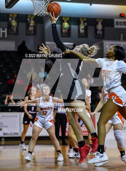 Thumbnail 2 in Winnsboro vs. Queen City (UIL 3A Bi-District Playoff) photogallery.