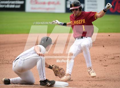 Thumbnail 2 in St. Joseph vs. Joel Barlow (CIAC Class M Semifinal) photogallery.