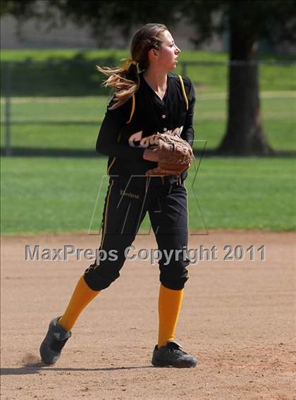 Thumbnail 2 in Ventura vs. Rio Mesa (Simi Tournament) photogallery.