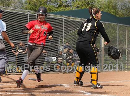 Thumbnail 2 in Ventura vs. Rio Mesa (Simi Tournament) photogallery.